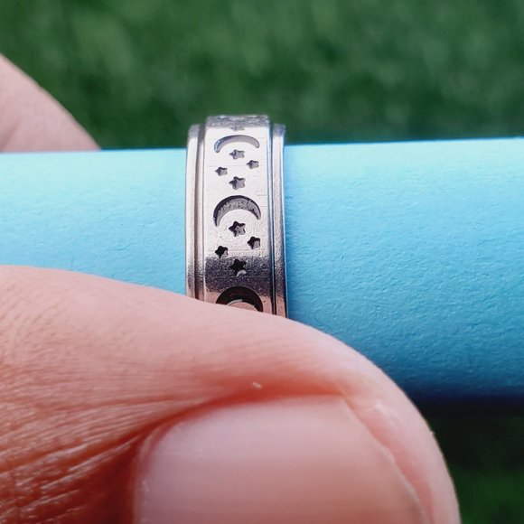 "5MM Stainless Steel Unisex Spinner Ring, AAAQL1018 - Picture 5 of 11